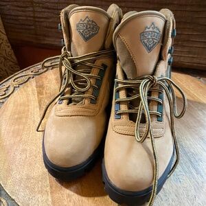 50 Peaks Hi Tech -Lady Gannett Peak II